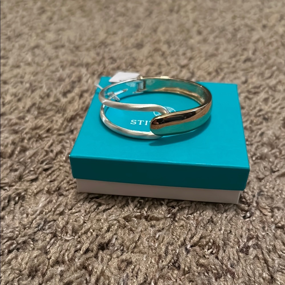 Women’s bracelet